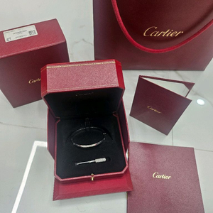 까르띠에 러브 팔찌sm다이아6p 직거래가격