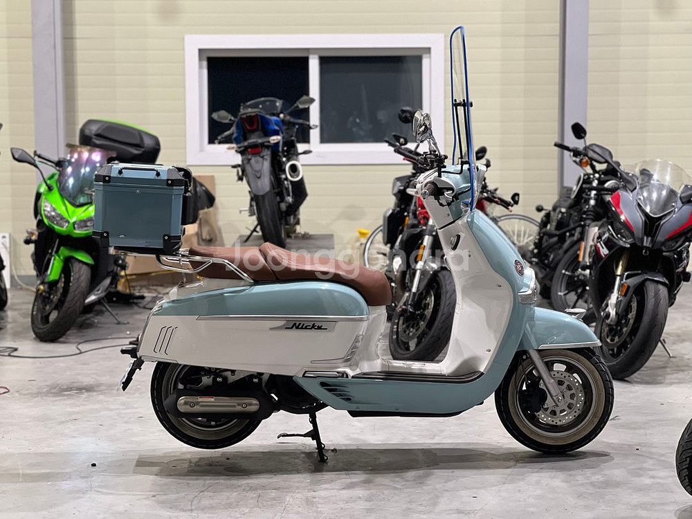 빅토리아 니키 25년식 700km 탑박스및 윈드등 신차--0