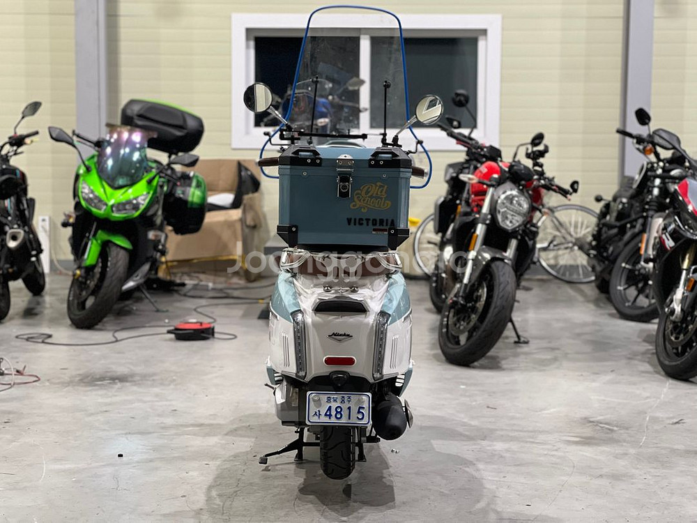 빅토리아 니키 25년식 700km 탑박스및 윈드등 신차--1