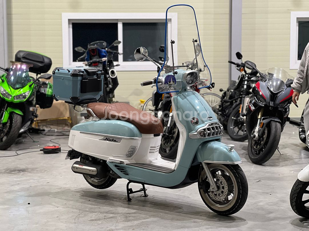 빅토리아 니키 25년식 700km 탑박스및 윈드등 신차--6