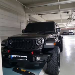 지프 루비콘 4도어 파워탑 25년7월 출고