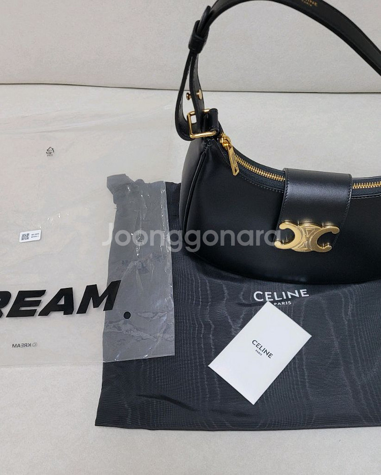 셀린느 트리옹프 아바 미디움 백 새상품--0