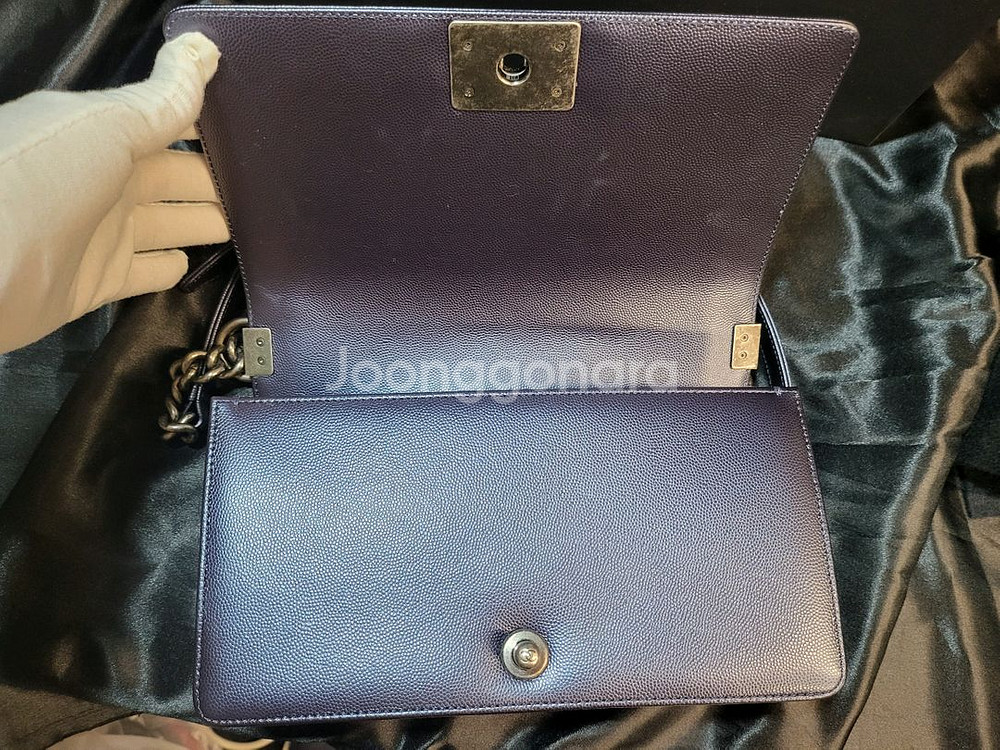 샤넬 보이백 (정품) 캐비어 빈티지 네이비 미듐--5