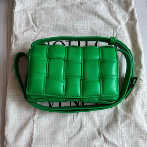 보테가베네타 패딩 카세트 스몰 새상품 풀박