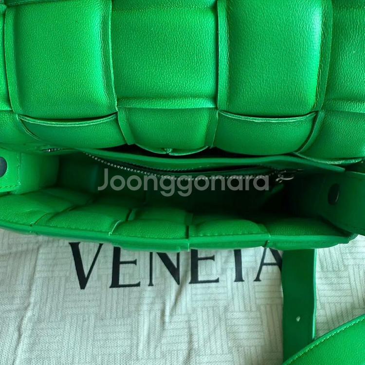 보테가베네타 패딩 카세트 스몰 새상품 풀박--5