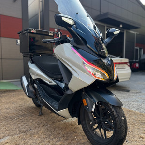 혼다 포르자350 23년식 7만Km 판매합니다.