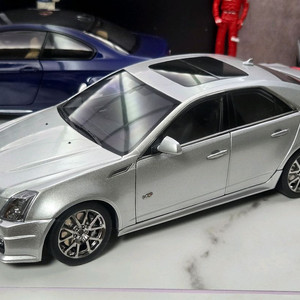 1:18 캐딜락 CTSV 실버 다이캐스트팝니다.