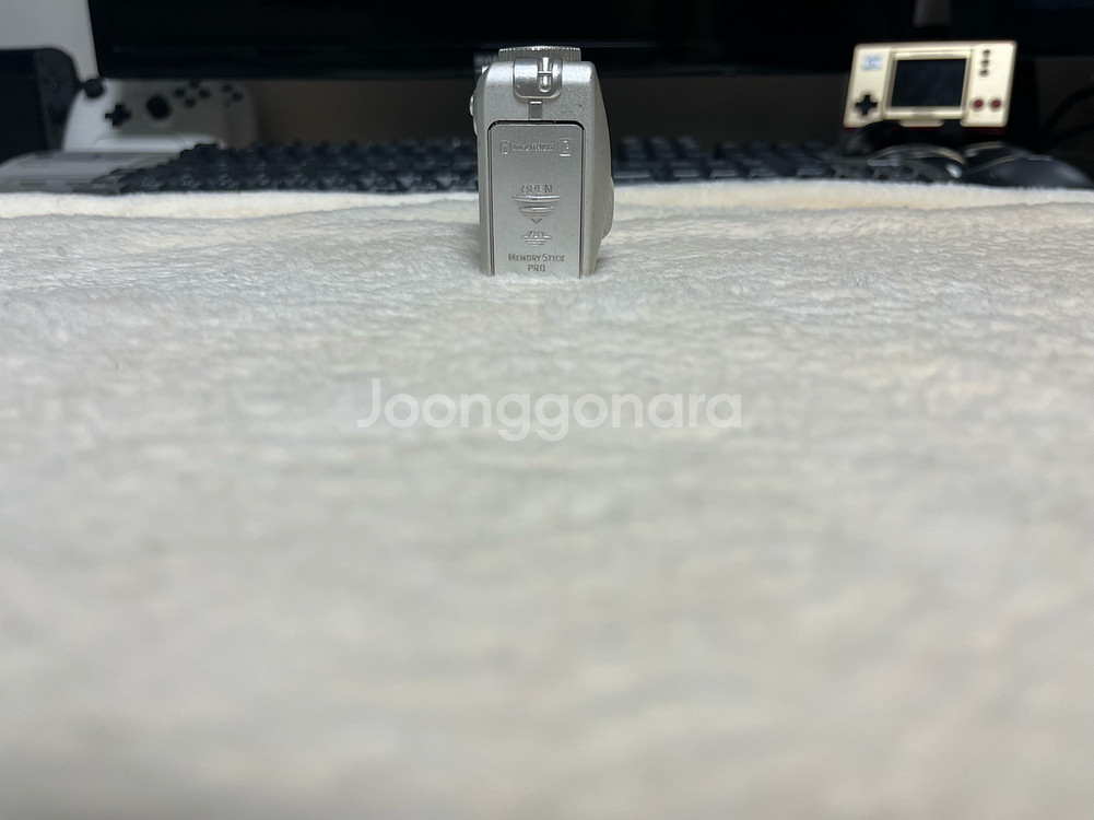 Sony 사이버샷 DSC-P8 빈티지 디카 판매합니다--4