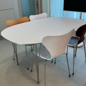 프리츠한센 슈퍼엘립티컬 B612 식탁 테이블