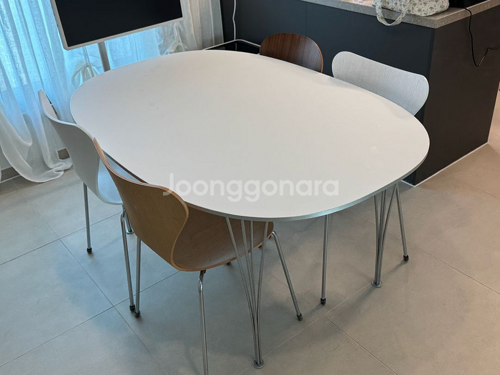 프리츠한센 슈퍼엘립티컬 B612 식탁 테이블--1