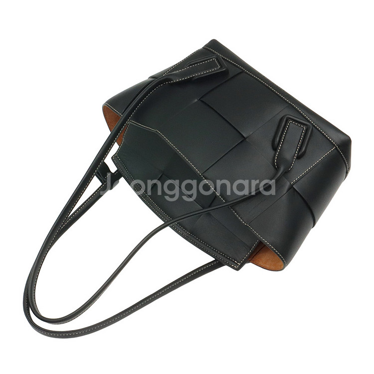 보테가베네타 블랙 카프스킨 아르코 스몰 토트백--4