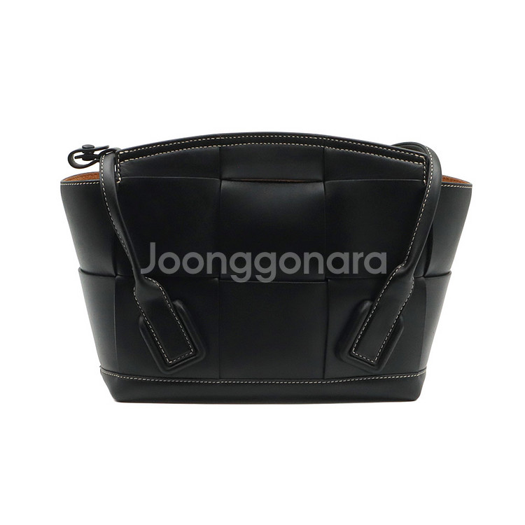 보테가베네타 블랙 카프스킨 아르코 스몰 토트백--3