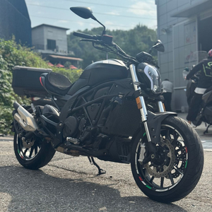 베넬리502c 22년형9천km 순정바이크 판매합니다