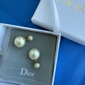 디올 트라이벌 진주귀걸이