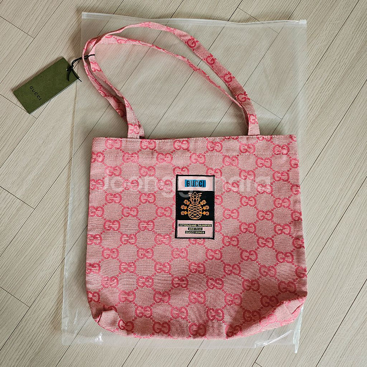 구찌 뷰티 기프트 GG 인터로킹 로고 에코백 숄더백--1