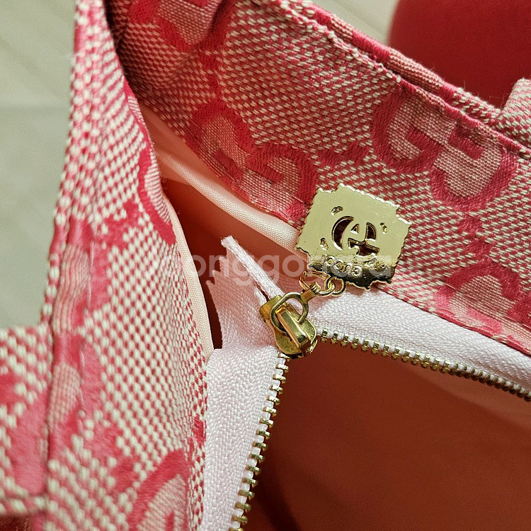 구찌 뷰티 기프트 GG 인터로킹 로고 에코백 숄더백--4