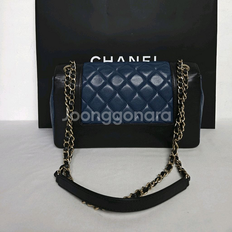 샤넬 마드모아젤 플랩백 쉽스킨--1