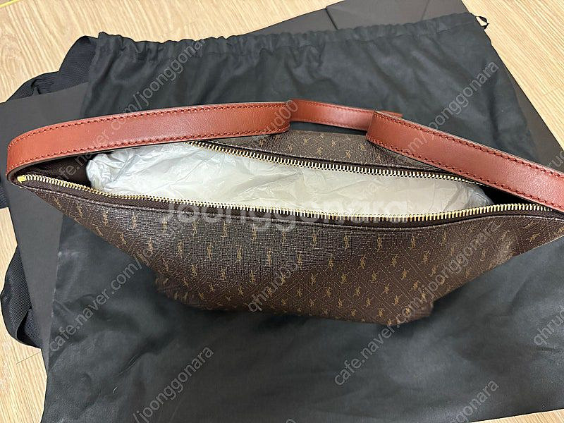 생로랑 르 모노그램 크로스바디백--1