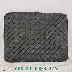 보테가베네타 맥시 인트레치아토 클러치