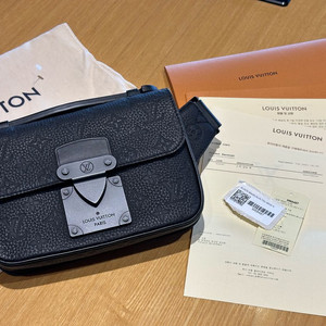 루이비통 S락 슬링백