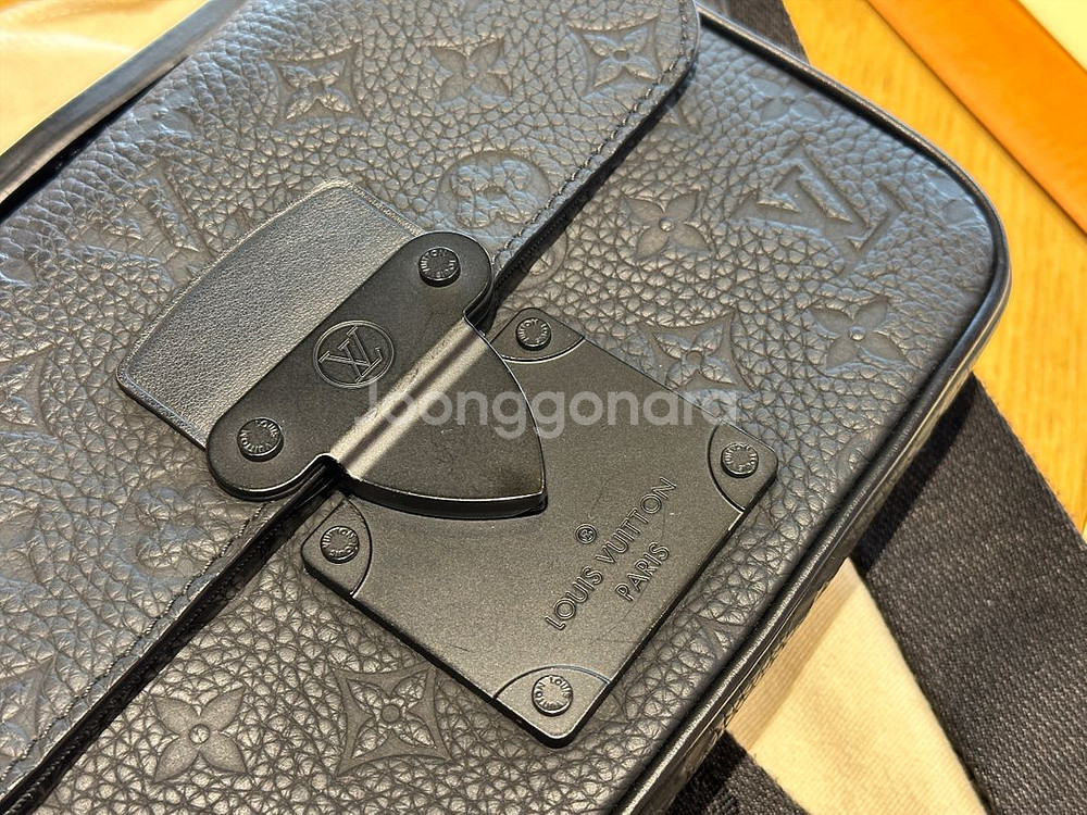 루이비통 S락 슬링백--3