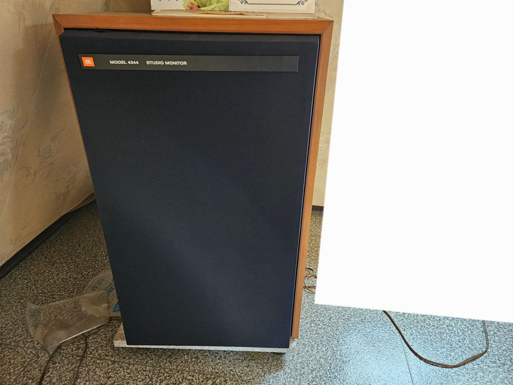 JBL 4344 스피커 및 McIntosh 앰프 이미지