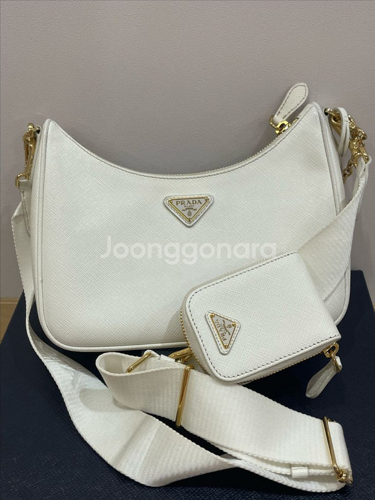 프라다 리에디션 2005 사피아노 가죽백--1