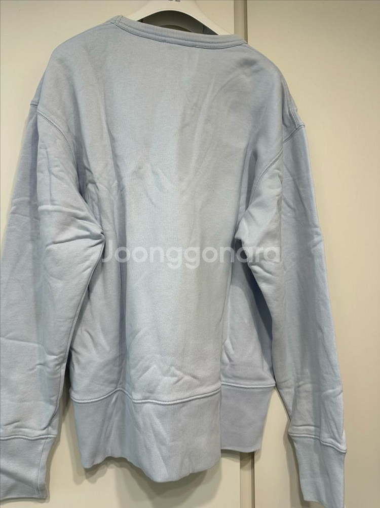 아크네 하늘색 맨투맨팔아요--1