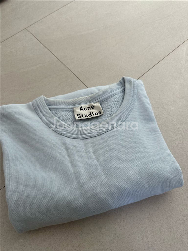 아크네 하늘색 맨투맨팔아요--2