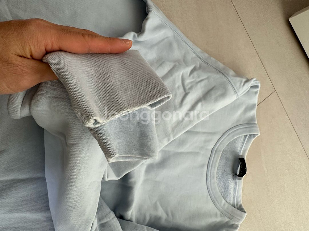 아크네 하늘색 맨투맨팔아요--5