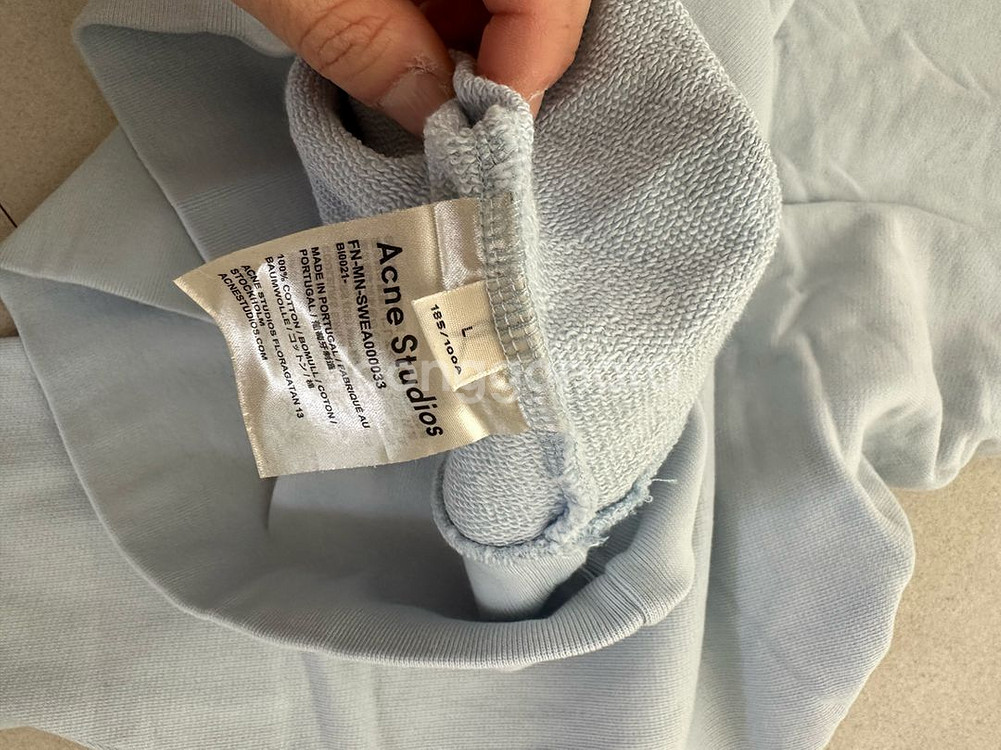 아크네 하늘색 맨투맨팔아요--4