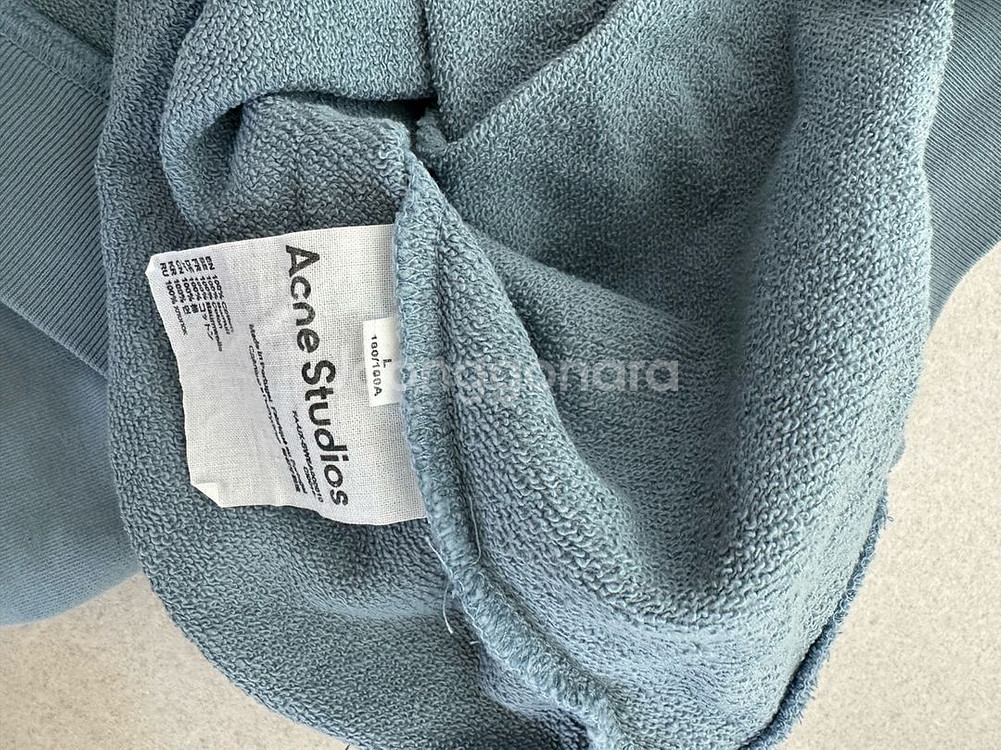 아크네 맨투맨팔아요--3