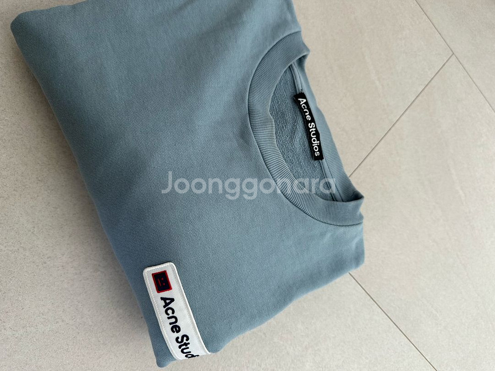 아크네 맨투맨팔아요--2