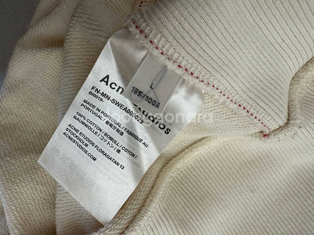 아크네 맨투맨팔아요--1