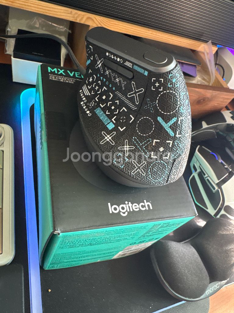 로지텍 MX VERTICAL 마우스+땀방지패드--1