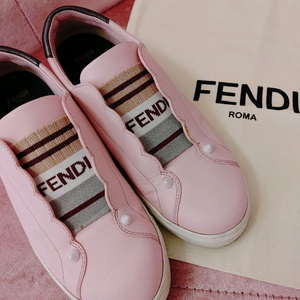 정품- 펜디 스니커즈