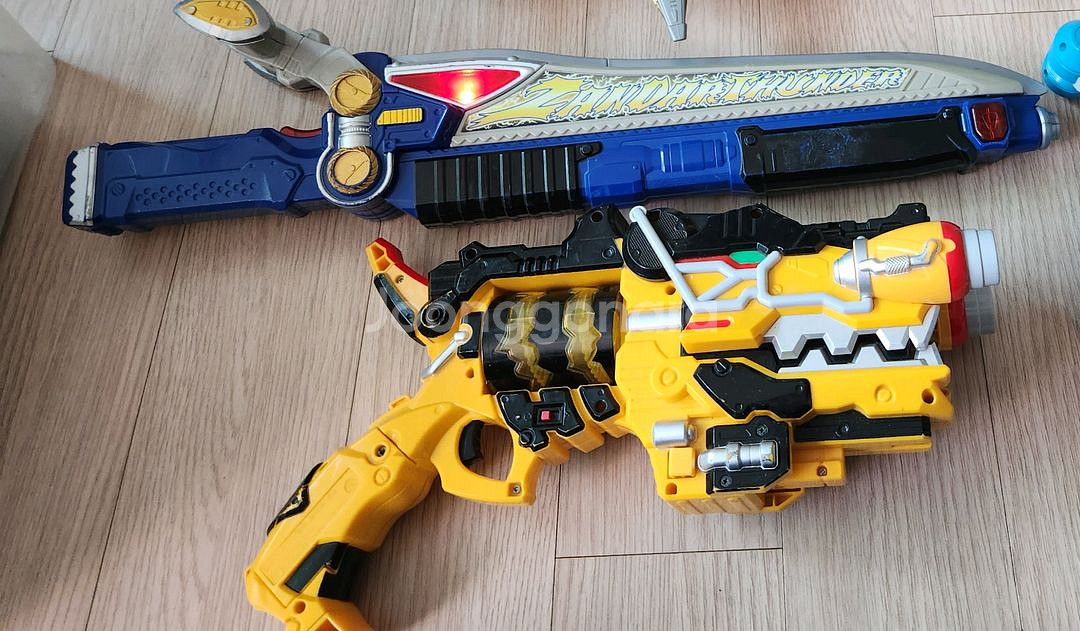 파워레인저 다이노포스 잔다썬더, 가브리볼버--0