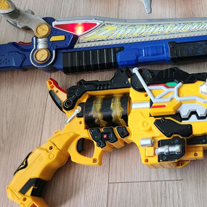 파워레인저 다이노포스 잔다썬더, 가브리볼버