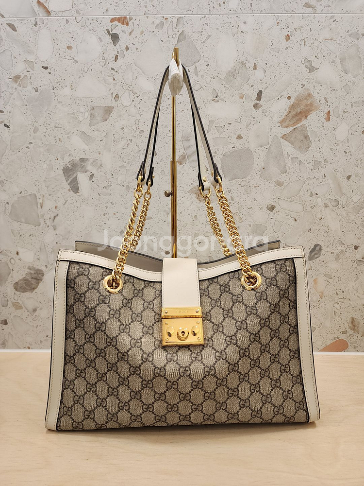 구찌 GG 슈프림 패드락 숄더백 미디엄 479197--0