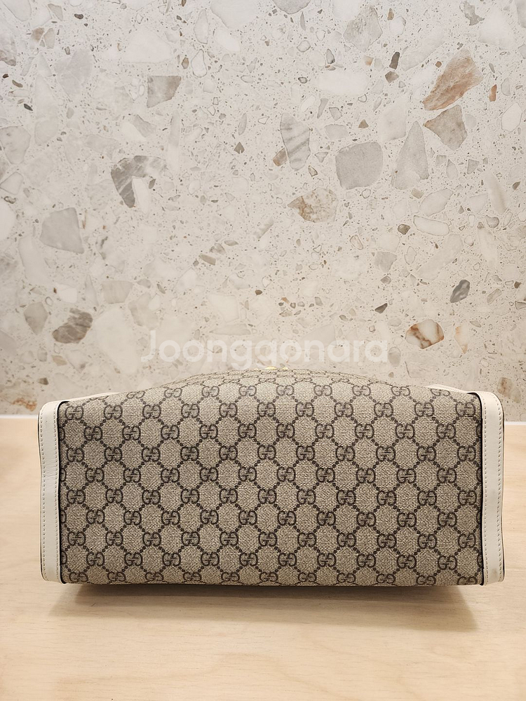 구찌 GG 슈프림 패드락 숄더백 미디엄 479197--2