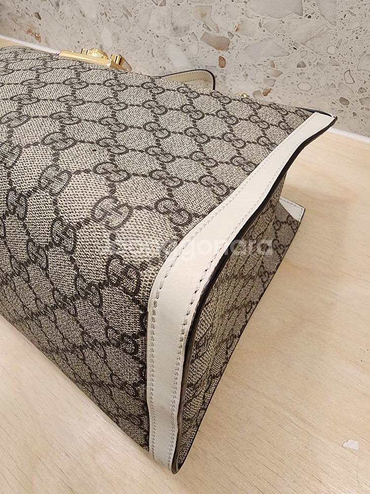 구찌 GG 슈프림 패드락 숄더백 미디엄 479197--3