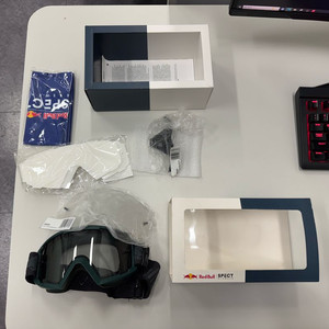 레드불 고글 그린패트롤 006 판매합니다