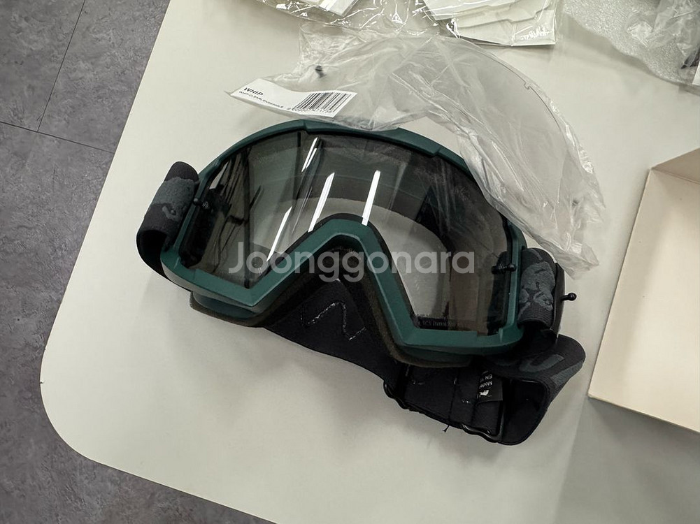 레드불 고글 그린패트롤 006 판매합니다--2