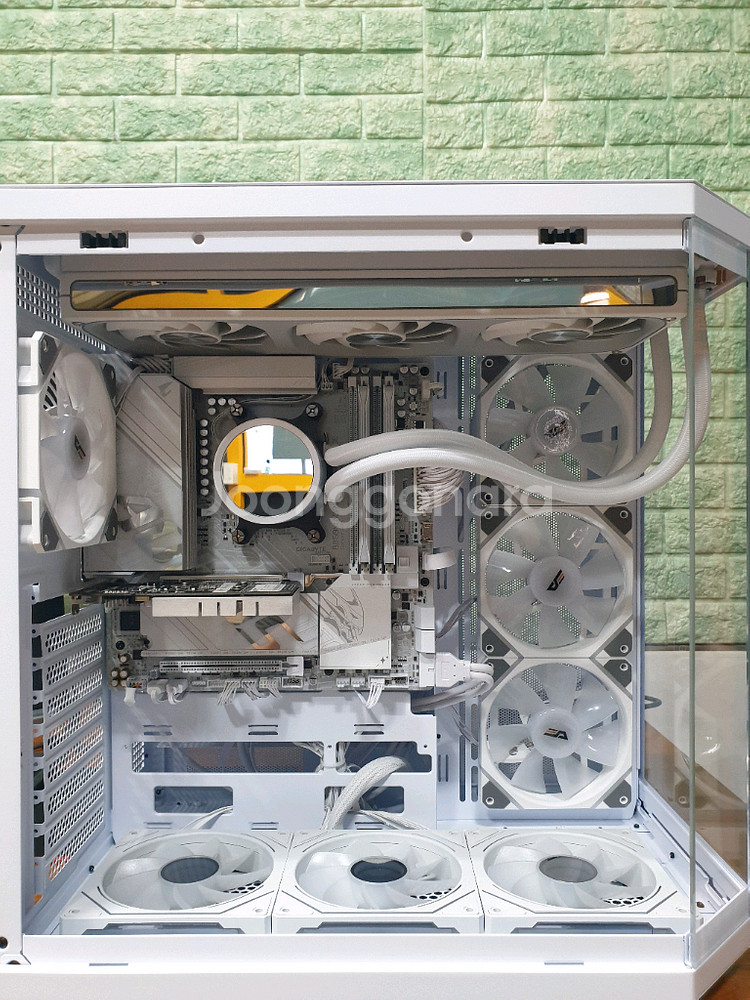 미사용 ) 9800X3D & RTX5070TI 컴퓨터--2