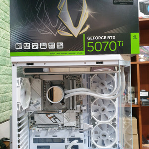 미사용 ) 9800X3D & RTX5070TI 컴퓨터