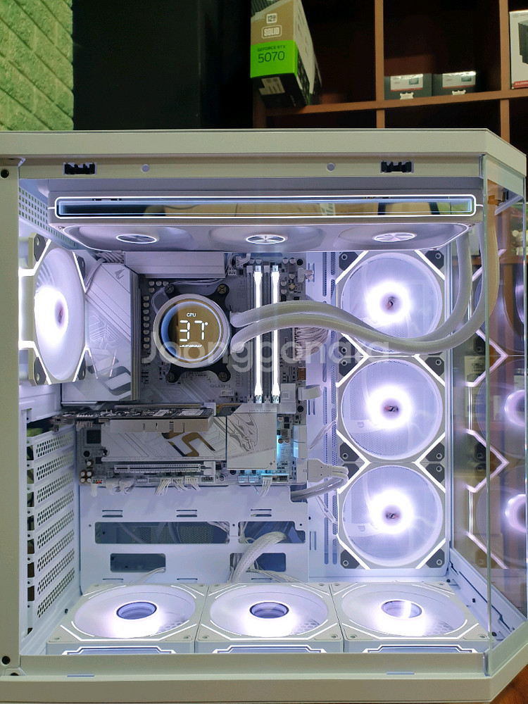 미사용 ) 9800X3D & RTX5070TI 컴퓨터--4