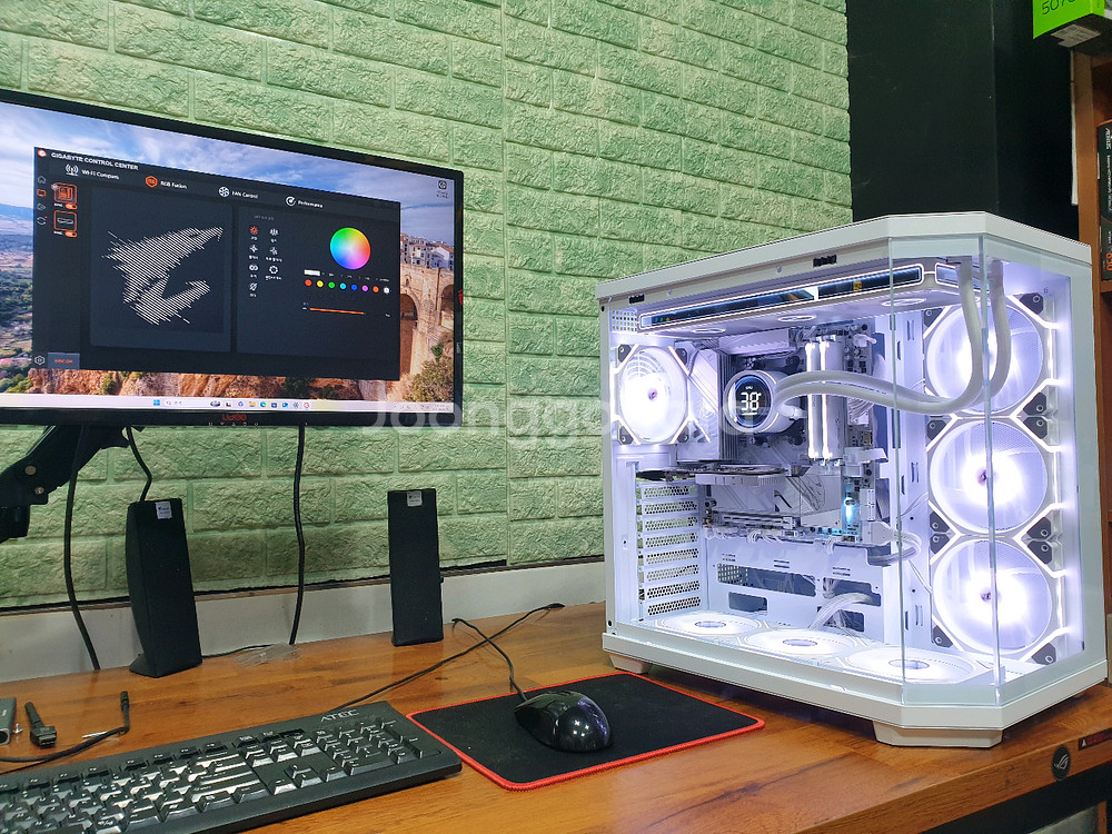 미사용 ) 9800X3D & RTX5070TI 컴퓨터--8