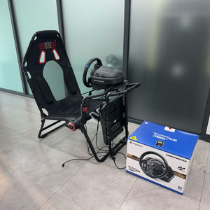 트러스트마스터 t300rs+넥스트레벨 레이싱 의자