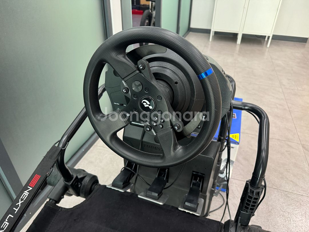 트러스트마스터 t300rs+넥스트레벨 레이싱 의자--3