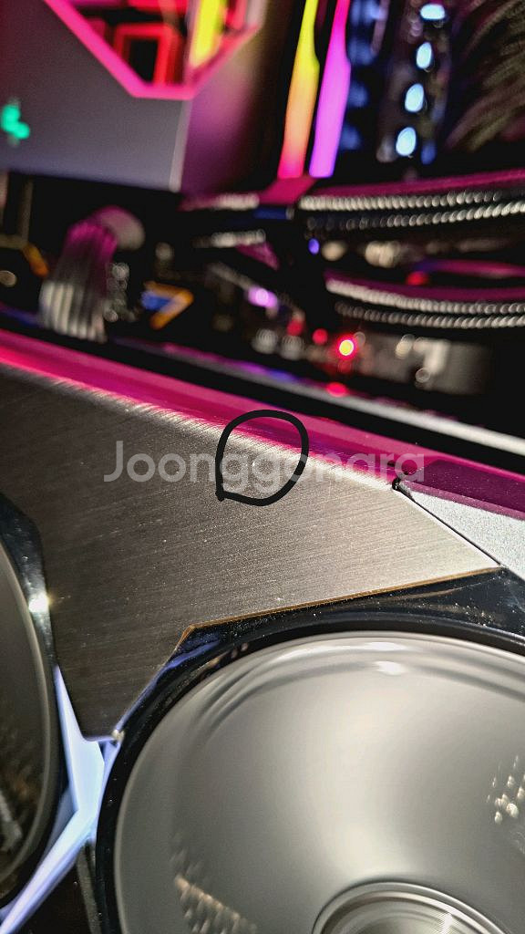 RTX 5080 슈프림 팔거나 미개봉 뱅가드로 교환--1